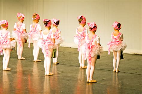 How Long is a Dance Recital: A Symphony of Time and Motion